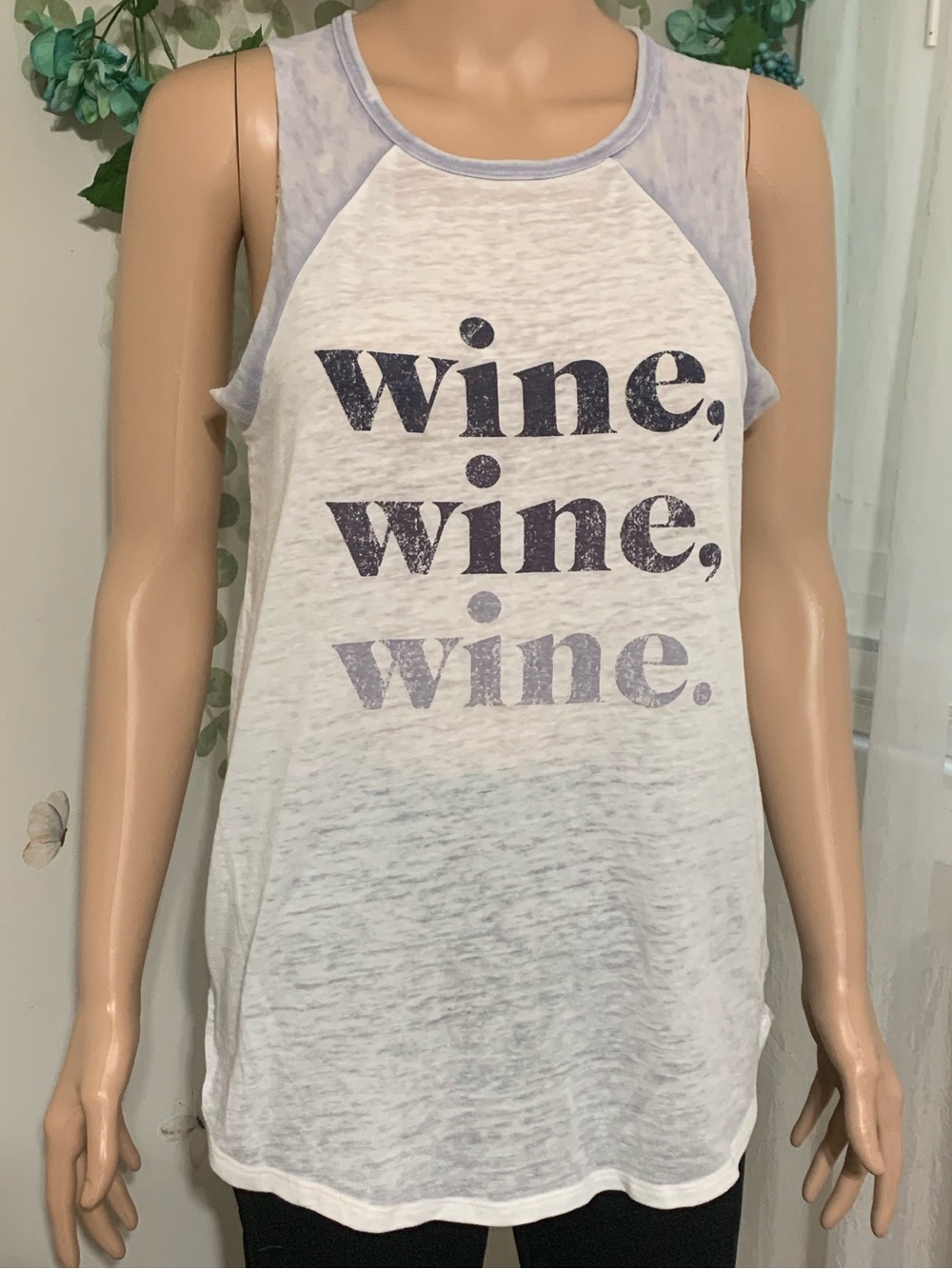 💎 Sz M Grayson Threads White & Blue Wine Tank